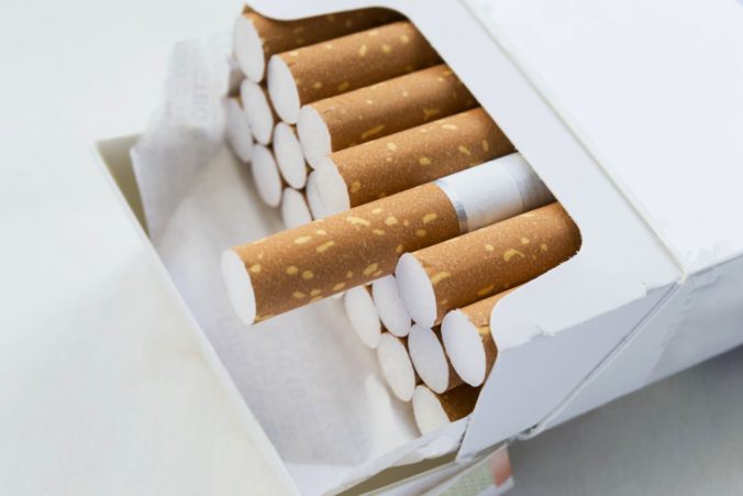 Ukrajina bojuje proti falšovaným tabakovým výrobkom, colníci zhabali stovky cigariet