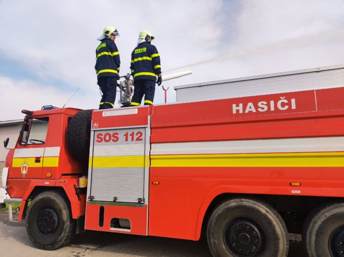 V Batizovciach zasahujú hasiči pri požiari prístavby rodinného domu