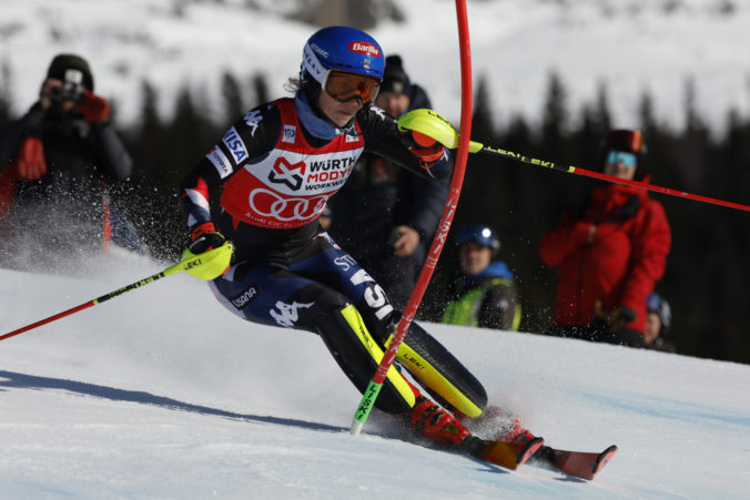 Mikaela Shiffrinová sa na svahy vrátila vo veľkom štýle, vyhrala slalom v Aare a spečatila zisk malého glóbusu