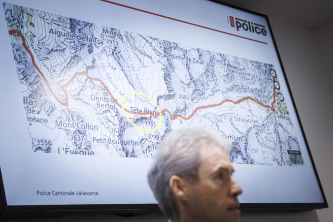 Vo švajčiarskych Alpách našli päť mŕtvych skialpinistov, po šiestom naďalej pátrajú