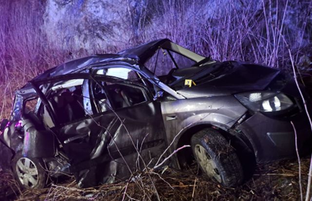 V Terchovej havaroval mladý vodič, pri nehode sa zranilo šesť ľudí (foto)