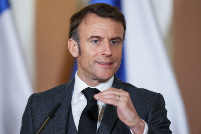 Macron opäť pripustil vyslanie vojakov na Ukrajinu a varoval pred prejavovaním akýchkoľvek známok slabosti voči Rusku