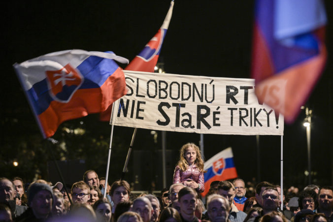 V Bratislave sa konal ďalší protivládny opozičný protest, hlavnou témou bol poburujúci návrh zákona o RTVS (foto)