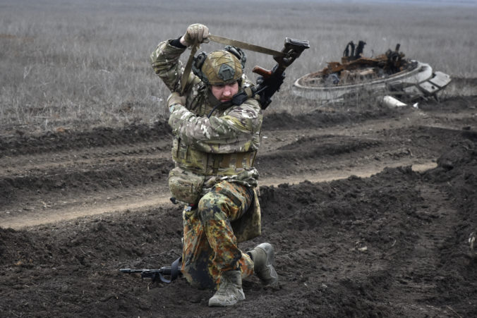 Rusi budú podľa analytikov pokračovať v ofenzíve s cieľom destabilizovať ukrajinské obranné línie