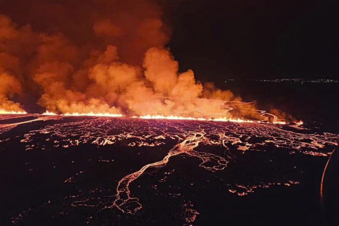 Štvrtá sopečná erupcia na Islande otvorila v zemi puklinu dlhú asi tri kilometre (video+foto)