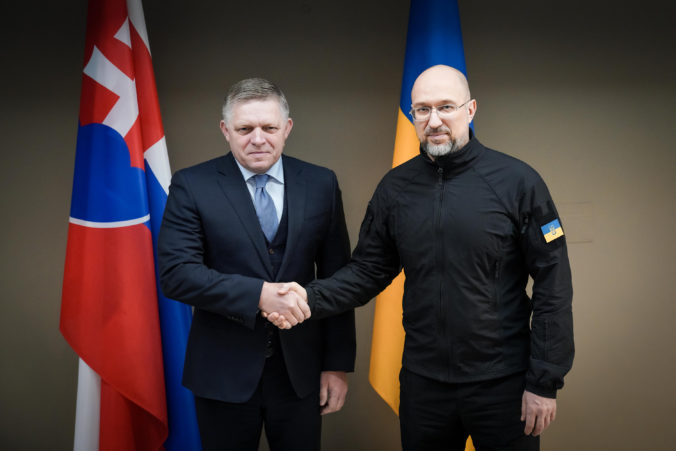 Fico chce Ukrajine pomáhať humanitárne, prípravy na spoločné rokovanie s ich vládou pokračujú