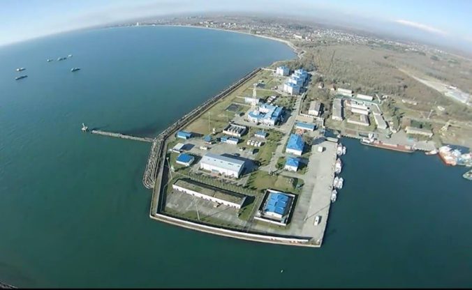 Rusko už dokončuje vojenský prístav v okupovanom Achbánsku (video)