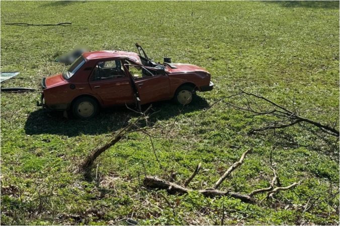 V okrese Zlaté Moravce sa stala tragická dopravná nehoda, 72-ročná spolujazdkyňa podľahla zraneniam