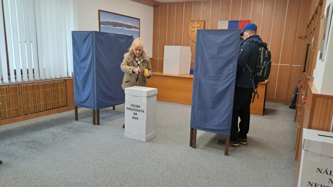 V Tatrách volí viacero turistov než domácich, medzi voličmi bol aj „diamantový pár“ (foto)
