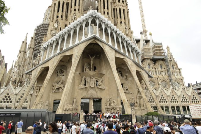 Výstavbu svetoznámej baziliky Sagrada Familia plánujú dokončiť do roku 2026