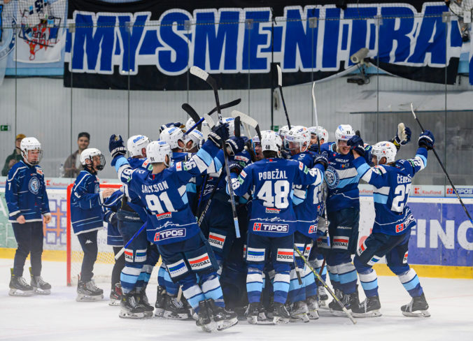 Hokejová sezóna sa pre Poprad nečakane končí, Nitrania doplnili štvorlístok semifinalistov play-off (video)
