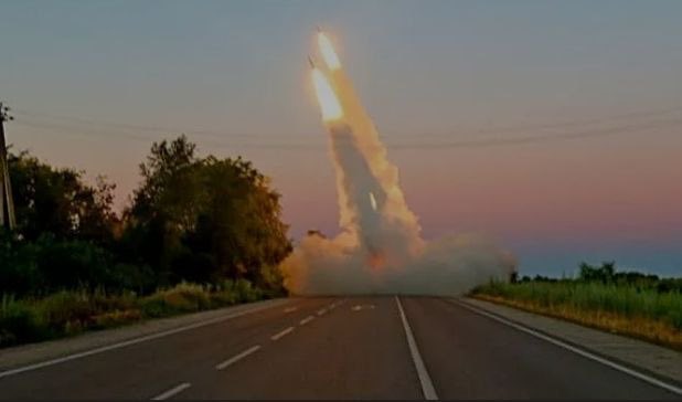 Rusi raketami zaútočili na infraštruktúru Ľvovskej oblasti, zomrel jeden človek