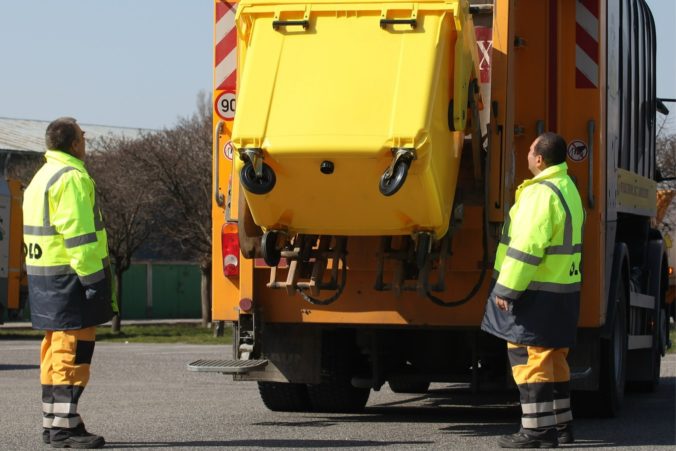 Spoločnosť OLO počas Veľkonočného pondelka nebude odvážať odpad, urobí tak počas náhradných odvozov