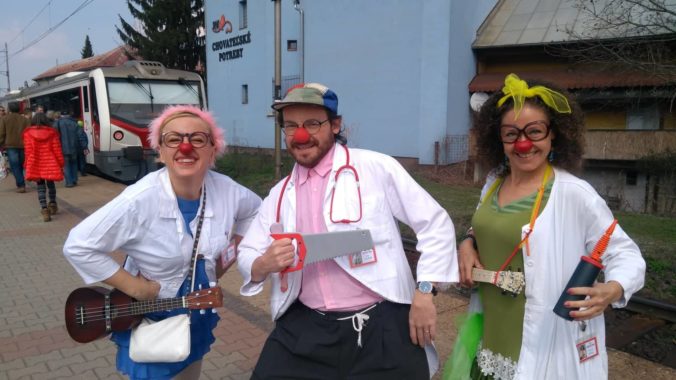 Zdravotní klauni oslavujú 20. narodeniny a vyzývajú: Urobte radosť!