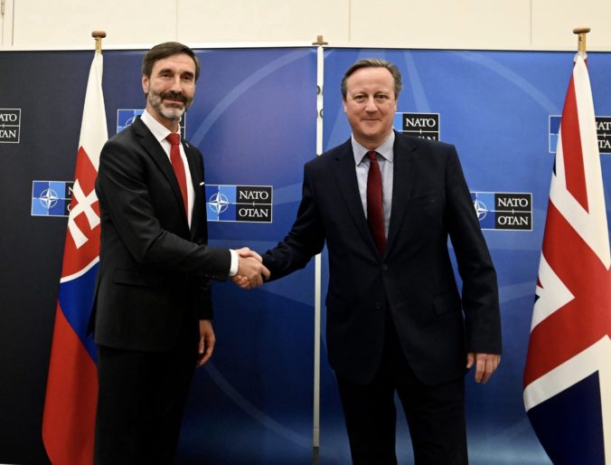 Blanár rokoval s britským ministrom Cameronom, otvorili tému posilnenia spolupráce v ekonomickej oblasti (foto)