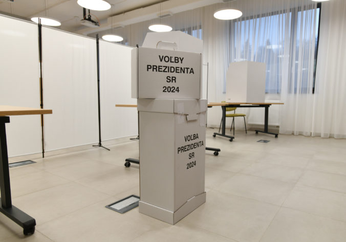 Hlasovací preukaz si voliči môžu vybaviť už len v piatok 5. apríla, požiadať o prenosnú volebnú schránku je možné v deň volieb Hlasovací preukaz si voliči môžu vybaviť už len v piatok 5. apríla, požiadať o prenosnú volebnú schránku je možné v deň volieb