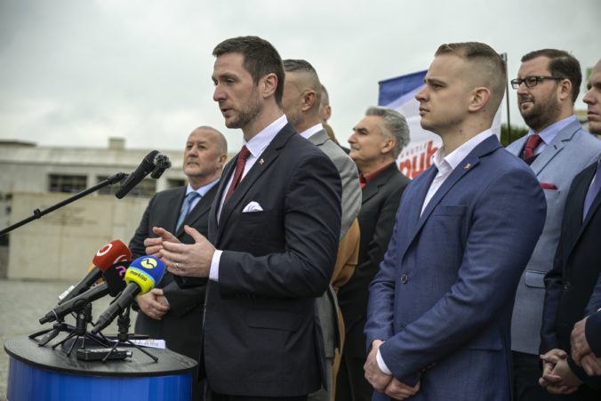 Slovensko dokázalo poraziť progresívcov. Hnutie Republika pogratulovalo Pellegrinimu k víťazstvu vo voľbách