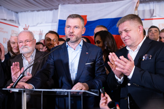 Slovensko sa sfarbilo dočervena aj víťazstvo populistu priateľského k Rusku, svet reaguje na triumf Pellegriniho (video+foto)