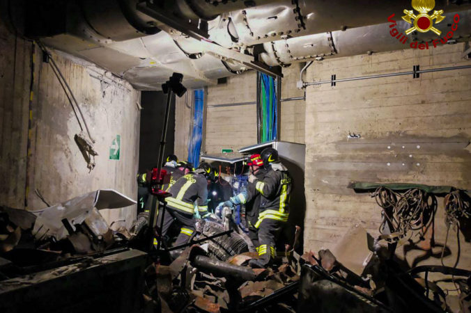 Výbuch v talianskej vodnej elektrárni zabil troch robotníkov, po štyroch stále pátrajú