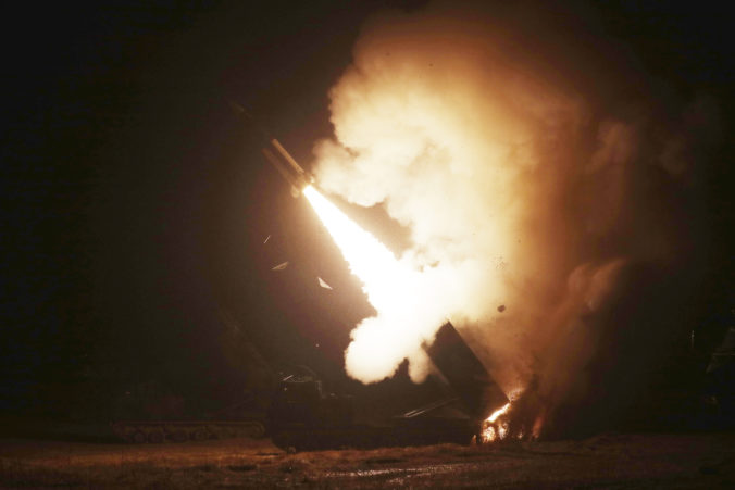 Pre meškanie pomoci Ukrajine môžu mať rakety ATACMS slabší účinok, Rusi sa zrejme na ne pripravili