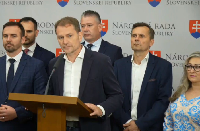 Poslanci zložili uznesením reparát, Matoviča však mrzia výhovorky politikov k stretnutiu u prezidentky (video)