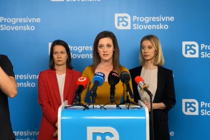 Vláda podľa progresívcov pomáha proruským dezinformátorom, čím ohrozuje európsku bezpečnosť (video)