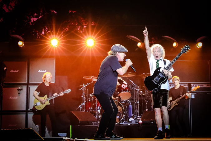 AC/DC svojím „Power Up“ európskym turné privádzajú svojich fanúšikov do šialenstva