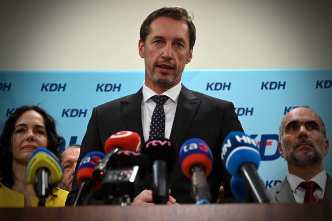 KDH oceňuje Ficovu schopnosť odpustiť útočníkovi, volá však po politickom pokoji 