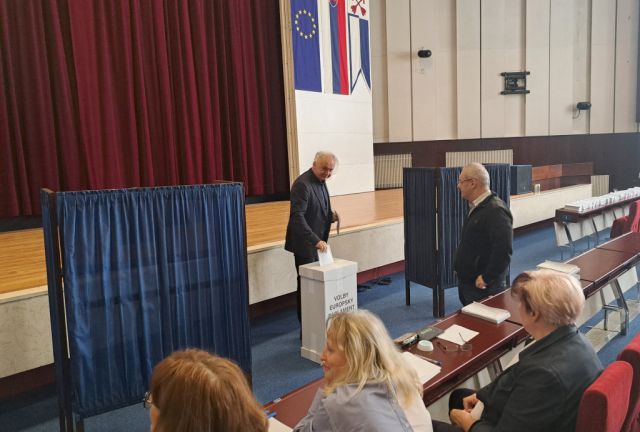 Európska únia je úžasný projekt a Slovensko by malo byť jeho súčasťou, vyhlásil Kiska a vyzval ľudí voliť (video+foto)