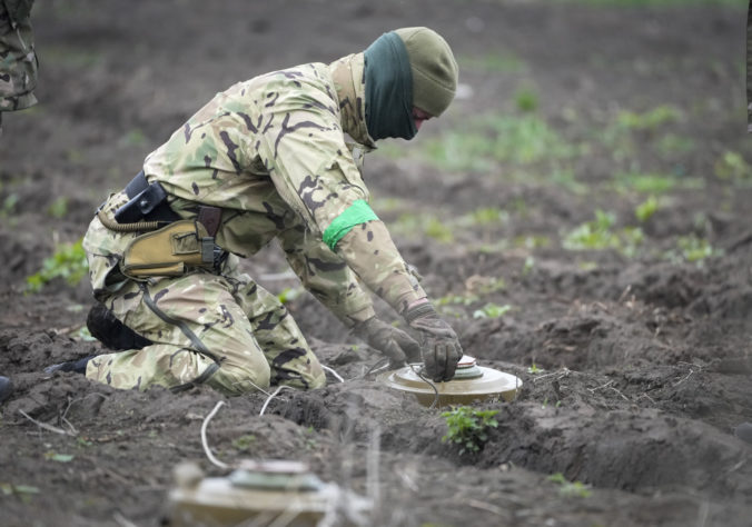 Ukrajina vytvorí štátny register oblastí, ktoré sú kontaminované výbušninami. Ide o kľúčový krok v odmínovaní polí