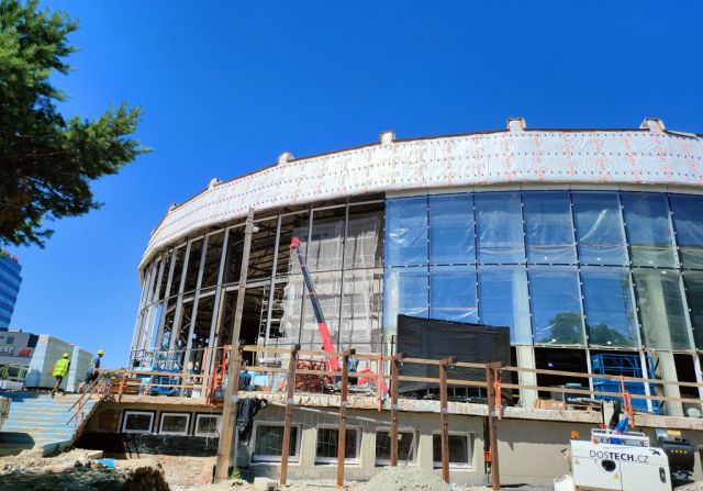 Výstavba Národného olympijského centra plaveckých športov Košice je v sklze, podľa primátora by to dodávateľ mohol dobehnúť (video+foto)