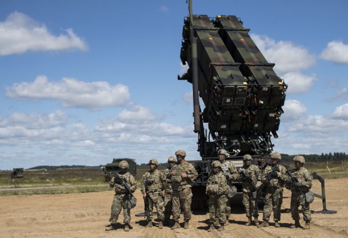 Rakety pre systém Patriot, ktoré si objednalo Švajčiarsko, dodajú Američania Ukrajine