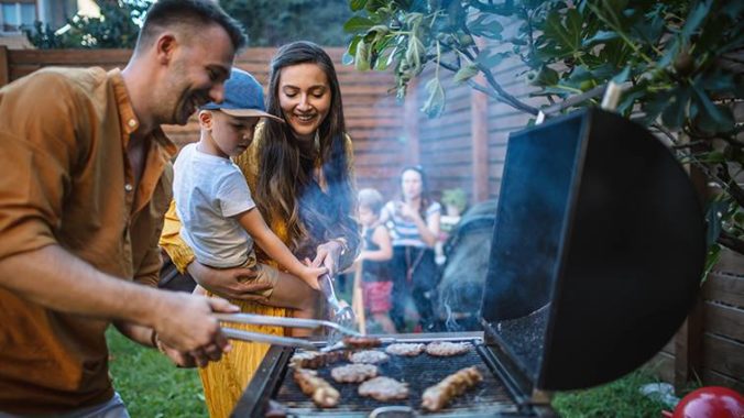 Lahôdky pre gurmánov aj zdravé grilovanie: Tesco na BBQ sezónu ponúka 130 špecialít