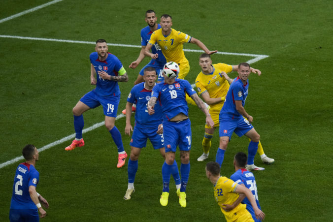 Slováci mali aj na predchádzajúcich ME vo futbale pred posledným zápasom skupiny tri body a skóre 2:2