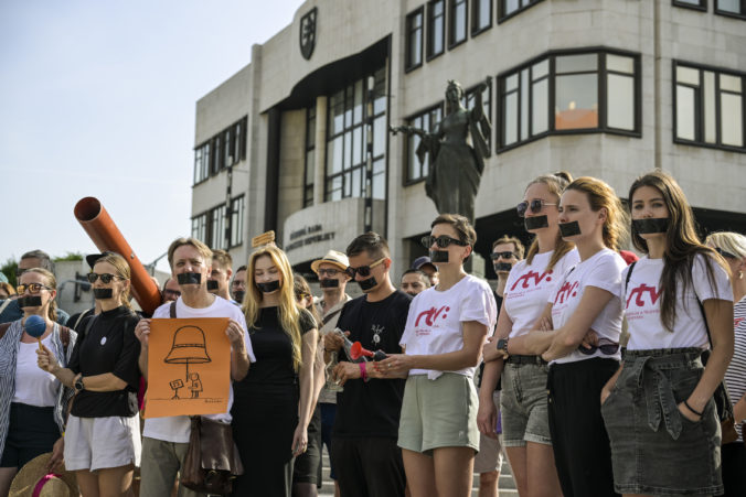 Európska komisia zdôrazňuje potrebu nezávislosti verejnoprávnych médií, situáciu na Slovensku pozorne sleduje