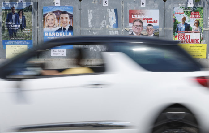 Francúzi hlasujú v predčasných parlamentných voľbách. Vyhrajú ich po prvýkrát od druhej svetovej vojny radikáli?
