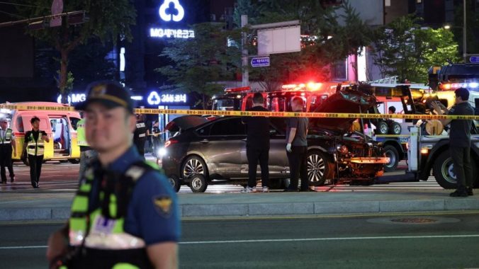 Auto vrazilo do chodcov na priechode v centre juhokórejského Soulu, deviatich zabilo
