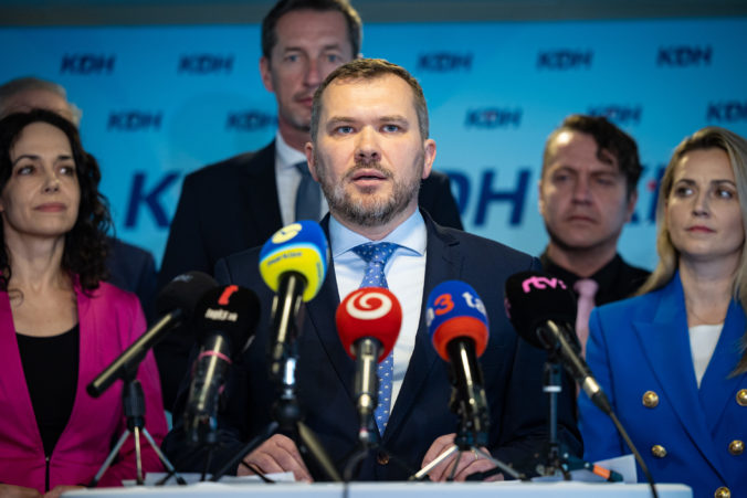 KDH navrhne, aby boli podmienky pre zrýchlený legislatívny proces ukotvené v ústave