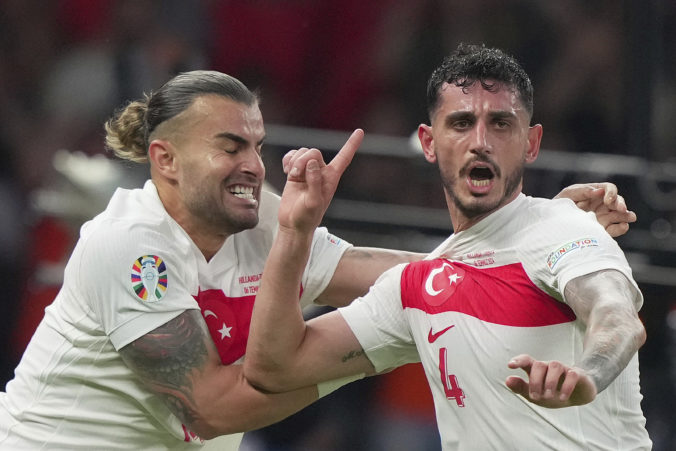 Holanďania sú v semifinále Eura po 20 rokoch, Turkom vo štvrťfinále nestačil ani ich výrazný náskok Holanďania sú v semifinále Eura po 20 rokoch, Turkom vo štvrťfinále nestačil ani ich výrazný náskok