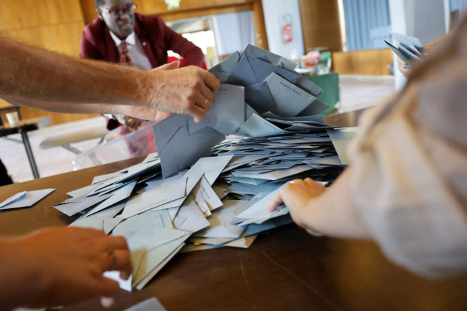 Parlamentné voľby vo Francúzsku podľa projekcií vyhrala ľavicová koalícia, Macronova centristická aliancia skončila na druhom mieste Parlamentné voľby vo Francúzsku podľa projekcií vyhrala ľavicová koalícia, Macronova centristická aliancia skončila na druhom mieste