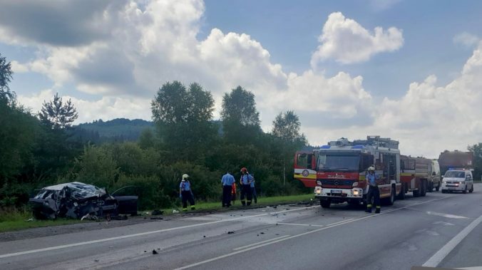 Za tunelom Horelica sa stala tragická dopravná nehoda, vodič osobného auta zrážku neprežil (foto)