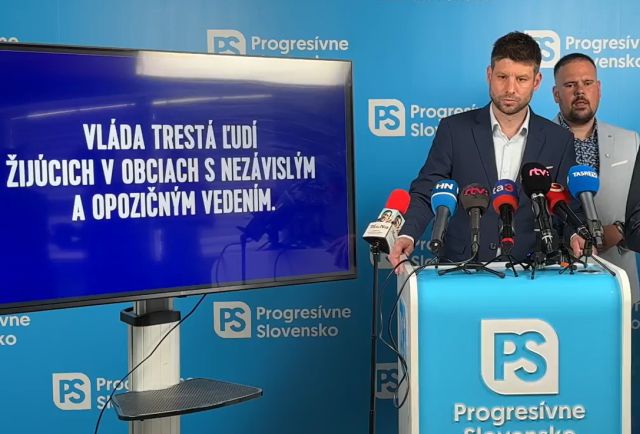 Pri dotáciách rozhoduje podľa PS farba straníckeho trička. Smerácke obce dostávajú o dvadsať či tridsaťkrát viac financií (video)