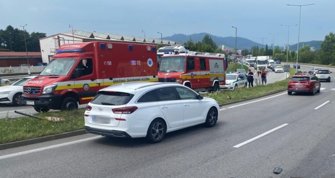 V Žiline došlo k tragickej dopravnej nehode, vodič motocykla zraneniam na mieste podľahol