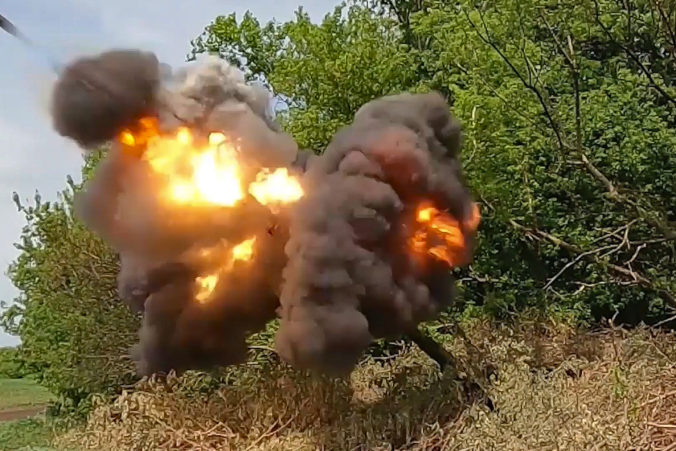Rusko údajne začalo zhadzovať na Ukrajinu trojtonové letecké bomby, ich bojovú silu nemožno ignorovať