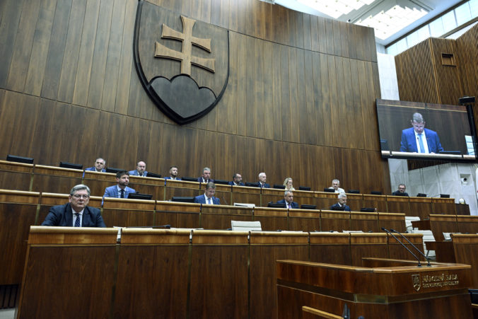 Poslanci schválili vládnu novelu Trestného zákona, reaguje na pripomienky Európskej komisie