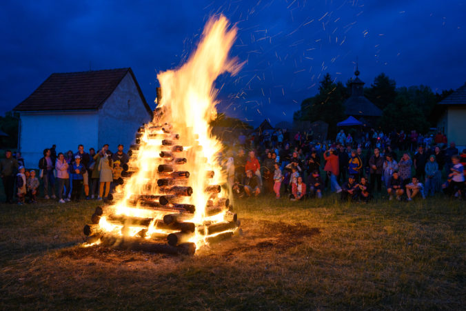 Deklarácia o zvrchovanosti SR bola prijatá pred 32 rokmi, Slovensko oslavuje s vatrami a kultúrnymi podujatiami