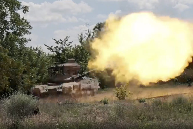 Rusko stratilo na Ukrajine ďalších 1 110 vojakov, prišlo o tanky aj raketomet