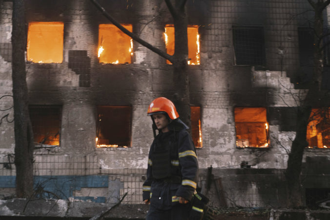 Rusi zasiahli raketou obytnú štvrť ukrajinského Mykolajiva, pri útoku zahynul jeden civilista