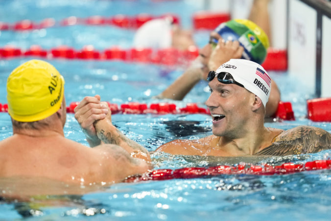 USA získali prvé zlato na olympiáde v Paríži, plavec Dressel priviedol štafetu do cieľa s vyše sekundovým náskokom