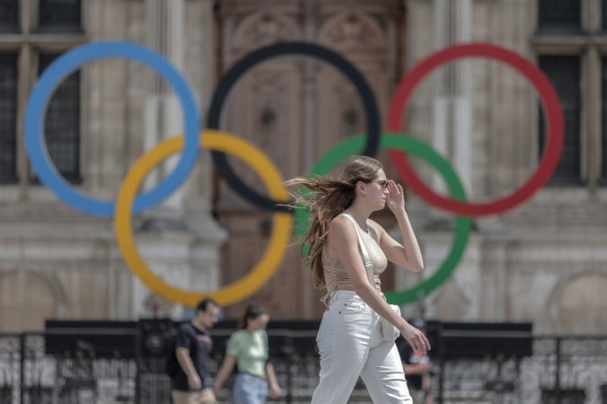 V Paríži je poriadne horúco, organizátori olympiády budú schladzovať fanúšikov hadicami a rozprašovačmi